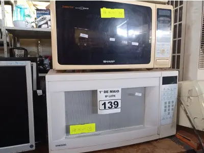 LOTE 139 - 03 MICRO-ONDAS MARCAS E MODELOS DIVERSOS. (NO ESTADO) ATENÇÃO! FAZER A VISITAÇÃO ANTES DE ARREMATAR, NÃO SABEMOS SE FUNCIONA. LEILÃO NÃO TEM GARANTIA E NEM DEVOLUÇÃO, SUJEITO A POSSÍVEIS AVARIAS VISÍVEIS/OCULTAS E/OU AUSÊNCIA DE COMPONENTES.