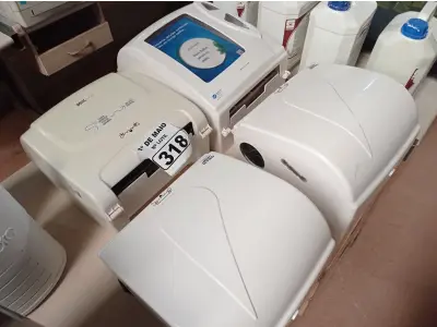 LOTE 318 - 04 DISPENSE PARA PAPEL TOALHA. (NO ESTADO) ATENÇÃO! FAZER A VISITAÇÃO ANTES DE ARREMATAR, NÃO SABEMOS SE FUNCIONA. LEILÃO NÃO TEM GARANTIA E NEM DEVOLUÇÃO, SUJEITO A POSSÍVEIS AVARIAS VISÍVEIS/OCULTAS E/OU AUSÊNCIA DE COMPONENTES.