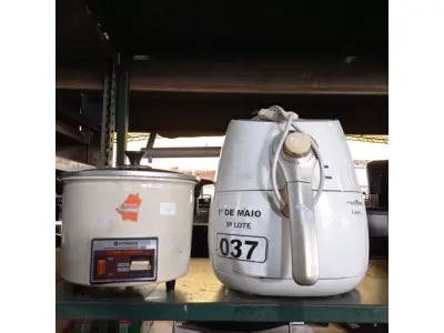 LOTE 037 - 01 AIRFRY BRITANIA 220V E 01 PANELA ELÉTRICA HITACHI. (NO ESTADO) ATENÇÃO! FAZER A VISITAÇÃO ANTES DE ARREMATAR, NÃO SABEMOS SE FUNCIONA. LEILÃO NÃO TEM GARANTIA E NEM DEVOLUÇÃO, SUJEITO A POSSÍVEIS AVARIAS VISÍVEIS/OCULTAS E/OU AUSÊNCIA DE COMPONENTES.