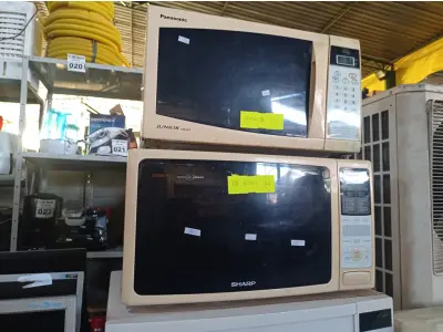 LOTE 139 - 03 MICRO-ONDAS MARCAS E MODELOS DIVERSOS. (NO ESTADO) ATENÇÃO! FAZER A VISITAÇÃO ANTES DE ARREMATAR, NÃO SABEMOS SE FUNCIONA. LEILÃO NÃO TEM GARANTIA E NEM DEVOLUÇÃO, SUJEITO A POSSÍVEIS AVARIAS VISÍVEIS/OCULTAS E/OU AUSÊNCIA DE COMPONENTES.