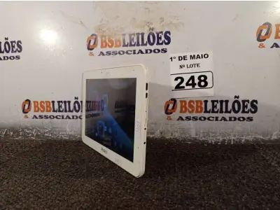 LOTE 248 - 01 TABLET MARCA PHILCO. (NO ESTADO) ATENÇÃO! FAZER A VISITAÇÃO ANTES DE ARREMATAR, NÃO SABEMOS SE FUNCIONA. LEILÃO NÃO TEM GARANTIA E NEM DEVOLUÇÃO, SUJEITO A POSSÍVEIS AVARIAS VISÍVEIS/OCULTAS E/OU AUSÊNCIA DE COMPONENTES.