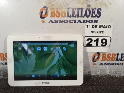 LOTE 219 - 01 TABLET MARCA PHILCO. (NO ESTADO) ATENÇÃO! FAZER A VISITAÇÃO ANTES DE ARREMATAR, NÃO SABEMOS SE FUNCIONA. LEILÃO NÃO TEM GARANTIA E NEM DEVOLUÇÃO, SUJEITO A POSSÍVEIS AVARIAS VISÍVEIS/OCULTAS E/OU AUSÊNCIA DE COMPONENTES.