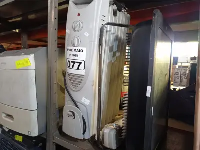 LOTE 077 - 01 PAINEL DE LED, 01 LUMINÁRIA DE EMERGÊNCIA E 01 AQUECEDOR. (NO ESTADO) ATENÇÃO! FAZER A VISITAÇÃO ANTES DE ARREMATAR, NÃO SABEMOS SE FUNCIONA. LEILÃO NÃO TEM GARANTIA E NEM DEVOLUÇÃO, SUJEITO A POSSÍVEIS AVARIAS VISÍVEIS/OCULTAS E/OU AUSÊNCIA DE COMPONENTES.
