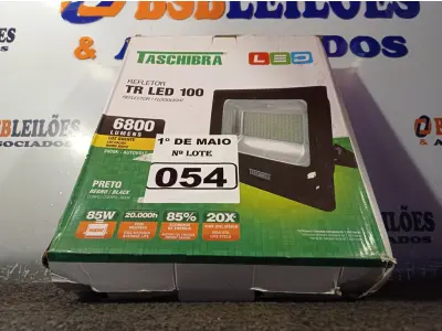 LOTE 054 - 01 REFLETOR TR LED 100 6.800 LUMENS LUZ QUENTE 3000K AUTOVOLT MARCA TASCHIBRA. (NOVO) (NO ESTADO)