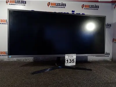 LOTE 135 - 01 MONITOR 34’’ MARCA SAMSUNG. (DISPLAY) (NO ESTADO) TELA TRINCADA BC9723S