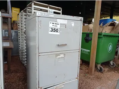 LOTE 350 - 01 ARQUIVO DE AÇO COM 04 GAVETAS. (NO ESTADO) ATENÇÃO! FAZER A VISITAÇÃO ANTES DE ARREMATAR, NÃO SABEMOS SE FUNCIONA. LEILÃO NÃO TEM GARANTIA E NEM DEVOLUÇÃO, SUJEITO A POSSÍVEIS AVARIAS VISÍVEIS/OCULTAS E/OU AUSÊNCIA DE COMPONENTES.