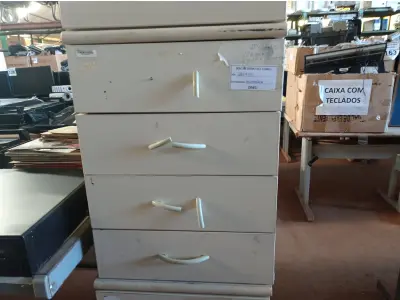 LOTE 198 - 03 GAVETEIROS SENDO 01 COM 03 GAVETAS. (NO ESTADO) ATENÇÃO! FAZER A VISITAÇÃO ANTES DE ARREMATAR, NÃO SABEMOS SE FUNCIONA. LEILÃO NÃO TEM GARANTIA E NEM DEVOLUÇÃO, SUJEITO A POSSÍVEIS AVARIAS VISÍVEIS/OCULTAS E/OU AUSÊNCIA DE COMPONENTES.