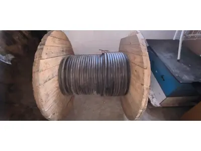 LOTE 108 - 01 CARRETEL COM CABO 150MM NA COR PRETA. (1KVA) COM 98,00 METROS (NO ESTADO)