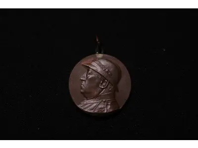 LOTE 042 - LOTE 42 – MEDALHAS DA REVOLUÇÃO DE 1932 	MEDALHA	OBSERVAÇÕES 1.		Medalhão – Soldados do General Waldomiro Lima. 1932. Gravador: José Peón.	Prateada 2.		Medalhão – Soldados do General Waldomiro Lima. 1932. Gravador: José Peón.	Prateada 3.		Medalhão – Soldados do General Waldomiro Lima. 1932. Gravador: José Peón.	Bronze 4.		Medalha Comemorativa da Campanha de 1932. Gravador: José Peón.	Acobreada – envelope da coleção Julio Estrella Moreira