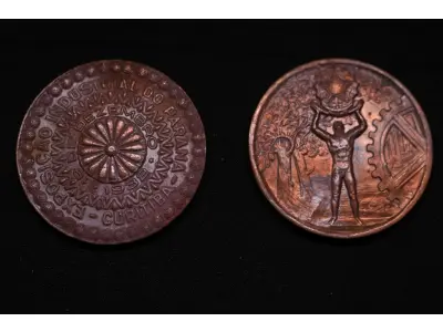 LOTE 040 - LOTE 40 – MEDALHÃO EXPOSIÇÃO INDUSTRIAL DO PARANÁ 1932 	MEDALHA	OBSERVAÇÕES 1.		Paraná Comemorativa à Exposição Industrial do Paraná. 1932. Gravador: José Peón.	Leve oxidação 2.		Paraná Comemorativa à Exposição Industrial do Paraná. 1932. Gravador: José Peón.	Leve oxidação