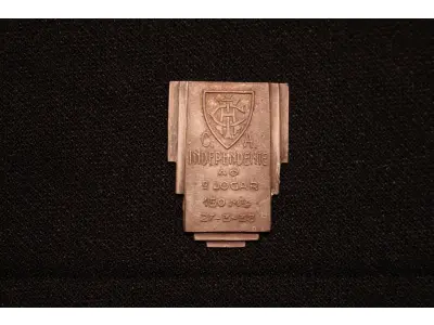 LOTE 010 - LOTE 10 – MEDALHAS - ESPORTE 	MEDALHA	OBSERVAÇÕES 1.		Centro Acadêmico do Paraná – Foot Baller. 1916. Gravador: José Peon.	Acobreada - envelope da Coleção Júlio Estrella Moreira 2.		Centro Acadêmico do Paraná – Foot Baller. 1916. Gravador: José Peon.	Acobreada - envelope da Coleção Júlio Estrella Moreira 3.		Centro Acadêmico do Paraná – Foot Baller. 1916. Gravador: José Peon.	Acobreada - envelope da Coleção Júlio Estrella Moreira 4.		Clube Atlético Independente – 1938 Gravador: Mueller	Prateada - envelope da Coleção Júlio Estrella Moreira 5.		6ª Campeonato Brasileiro de Foot Ball. 1928 Gravador: José Peon.	Acobreada