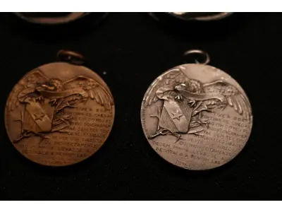 LOTE 023 - LOTE 23 – MEDALHAS LAURO SODRE 	MEDALHA	OBSERVAÇÕES 1.		Homenagem do Pará a Lauro Sodre. 1911 Gravador: P.F. Berthold	Acobreada – Com estojo de época 2.		Homenagem do Pará a Lauro Sodre. 1911 Gravador: P.F. Berthold	Prateada – Com estojo de época 3.		Homenagem do Pará a Lauro Sodre. 1911 Gravador: P.F. Berthold	Acobreada 4.		Homenagem do Pará a Lauro Sodre. 1911 Gravador: P.F. Berthold	Prateada