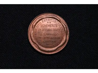 LOTE 010 - LOTE 10 – MEDALHAS - ESPORTE 	MEDALHA	OBSERVAÇÕES 1.		Centro Acadêmico do Paraná – Foot Baller. 1916. Gravador: José Peon.	Acobreada - envelope da Coleção Júlio Estrella Moreira 2.		Centro Acadêmico do Paraná – Foot Baller. 1916. Gravador: José Peon.	Acobreada - envelope da Coleção Júlio Estrella Moreira 3.		Centro Acadêmico do Paraná – Foot Baller. 1916. Gravador: José Peon.	Acobreada - envelope da Coleção Júlio Estrella Moreira 4.		Clube Atlético Independente – 1938 Gravador: Mueller	Prateada - envelope da Coleção Júlio Estrella Moreira 5.		6ª Campeonato Brasileiro de Foot Ball. 1928 Gravador: José Peon.	Acobreada
