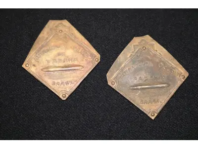 LOTE 017 - LOTE 17 – MEDALHAS FERROVIA 	MEDALHA	OBSERVAÇÕES 1.		Medalhão da Estrada de Ferro Central do Paraná. 1970 Gravador: José Mansur Karam	Acobreada – reverso liso - envelope de época  2.		1° Marco da Estrada de Ferro Central do Paraná.1948 Homenagem ao Governador Moyses Lupion.Gravador: João Moelleken	Dourada - envelope da Coleção Júlio Estrella Moreira 3.		Automóvel Clube do Paraná.	Dourada – Prova de cunho 4.		Automóvel Clube do Paraná.	Dourada – Prova de cunho