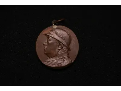LOTE 042 - LOTE 42 – MEDALHAS DA REVOLUÇÃO DE 1932 	MEDALHA	OBSERVAÇÕES 1.		Medalhão – Soldados do General Waldomiro Lima. 1932. Gravador: José Peón.	Prateada 2.		Medalhão – Soldados do General Waldomiro Lima. 1932. Gravador: José Peón.	Prateada 3.		Medalhão – Soldados do General Waldomiro Lima. 1932. Gravador: José Peón.	Bronze 4.		Medalha Comemorativa da Campanha de 1932. Gravador: José Peón.	Acobreada – envelope da coleção Julio Estrella Moreira