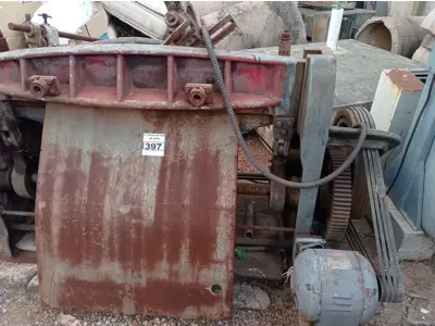 LOTE 397 - 01 CORTADORA DE CHAPAS. (NO ESTADO) ATENÇÃO! FAZER A VISITAÇÃO ANTES DE ARREMATAR, NÃO SABEMOS SE FUNCIONA. LEILÃO NÃO TEM GARANTIA E NEM DEVOLUÇÃO, SUJEITO A POSSÍVEIS AVARIAS VISÍVEIS/OCULTAS E/OU AUSÊNCIA DE COMPONENTES.