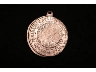 LOTE 015 - LOTE 15 – MEDALHAS CIVICAS MILITARES 	MEDALHA	OBSERVAÇÕES 1.		União Cívica Paranaense – 1916.Gravadores: Jose Peon e Fernandez	Acobreada 2.		União Cívica Paranaense – 1916.Gravadores: Jose Peon e Fernandez	Dourada – prova de cunho 3.		Revolução de 05 de outubro de 1930. Gravador: José Peon.	Prateada - envelope da Coleção Júlio Estrella Moreira 4.		Corrida do Facho Militar – 5 ª Região Militar. 1948.Gravador: José Peon	Acobreada 5.		Corrida do Facho Militar – 5 ª Região Militar. 1948.Gravador: José Peon	Acobreada 6.		Libertadores da Nação. Revolução de 1930. Gravador: Eduardo Mueller	Reveso Liso 7.		Cinquentenário da República – Tiro de Guerra Rio Branco. 1939. Gravador: Frederico Tod.	Prateada 8.		Corrida do Facho Militar – 5 ª Região Militar. 1943.Gravador: José Peon	Acobreada 9.		Corrida do Facho Militar – 5 ª Região Militar. 1960.	Acobreada 10.		1° Centenário da Policia Militar do Paraná. 1954.Gravadores Peon e Tortatto	Oxidada