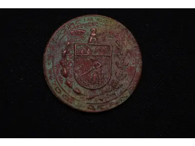 LOTE 015 - LOTE 15 – MEDALHAS CIVICAS MILITARES 	MEDALHA	OBSERVAÇÕES 1.		União Cívica Paranaense – 1916.Gravadores: Jose Peon e Fernandez	Acobreada 2.		União Cívica Paranaense – 1916.Gravadores: Jose Peon e Fernandez	Dourada – prova de cunho 3.		Revolução de 05 de outubro de 1930. Gravador: José Peon.	Prateada - envelope da Coleção Júlio Estrella Moreira 4.		Corrida do Facho Militar – 5 ª Região Militar. 1948.Gravador: José Peon	Acobreada 5.		Corrida do Facho Militar – 5 ª Região Militar. 1948.Gravador: José Peon	Acobreada 6.		Libertadores da Nação. Revolução de 1930. Gravador: Eduardo Mueller	Reveso Liso 7.		Cinquentenário da República – Tiro de Guerra Rio Branco. 1939. Gravador: Frederico Tod.	Prateada 8.		Corrida do Facho Militar – 5 ª Região Militar. 1943.Gravador: José Peon	Acobreada 9.		Corrida do Facho Militar – 5 ª Região Militar. 1960.	Acobreada 10.		1° Centenário da Policia Militar do Paraná. 1954.Gravadores Peon e Tortatto	Oxidada