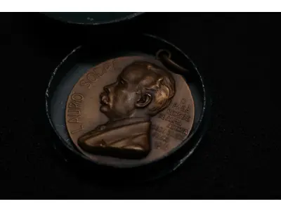 LOTE 022 - LOTE 22 – MEDALHAS LAURO SODRE 	MEDALHA	OBSERVAÇÕES 1.		Homenagem do Pará a Lauro Sodre. 1911 Gravador: P.F. Berthold	Acobreada – Com estojo de época 2.		Homenagem do Pará a Lauro Sodre. 1911 Gravador: P.F. Berthold	Prateada – Com estojo de época 3.		Homenagem do Pará a Lauro Sodre. 1911 Gravador: P.F. Berthold	Acobreada 4.		Homenagem do Pará a Lauro Sodre. 1911 Gravador: P.F. Berthold	Prateada