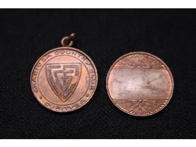 LOTE 009 - LOTE 9 – MEDALHAS PALESTRA ITÁLIA - ESPORTE 	MEDALHA	OBSERVAÇÕES 1.		Joquei Clube do Paraná – Festa da Terra. 1931	Acobreada - envelope da Coleção Júlio Estrella Moreira 2.		Joquei Clube do Paraná – Festa da Terra. 1931	Acobreada 3.		Joquei Clube do Paraná – Festa da Terra. 1931	Acobreada 4.		Joquei Clube do Paraná – Festa da Terra. 1931	Acobreada 5.		Joquei Clube do Paraná – Festa da Terra. 1931	Acobreada 6.		Joquei Clube do Paraná – Festa da Terra. 1931	Acobreada 7.		Graciosa Country Club – Campeonato de Tênis 1939. Gravador Mueller	Prateada - envelope da Coleção Júlio Estrella Moreira 8.		Graciosa Country Club – 1938. Gravador Mueller	Prateada - envelope da Coleção Júlio Estrella Moreira 9.		Graciosa Country Club – 1938. Gravador  J. Peón	Bronze - envelope da Coleção Júlio Estrella Moreira 10.		Graciosa Country Club – 1938. Gravador J. Peón	Bronze 11.		Sociedade de Tiro ao Alvo de Curitiba. 1940 Gravador: Mueller	Prateada - envelope da Coleção Júlio Estrella Moreira