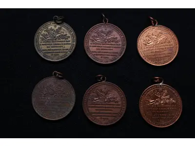 LOTE 029 - LOTE 29 – MEDALHAS MAESTRO CARLOS GOMES 	MEDALHA	OBSERVAÇÕES 1.		Centenário do Maestro Carlos Gomes. 1936 Gravador: José Peón	Bronzeada 2.		Centenário do Maestro Carlos Gomes. 1936 Gravador: José Peón	Bronzeada 3.		Centenário do Maestro Carlos Gomes. 1936 Gravador: José Peón	Acobreada 4.		Centenário do Maestro Carlos Gomes. 1936 Gravador: José Peón	Acobreada 5.		Centenário do Maestro Carlos Gomes. 1936 Gravador: José Peón	Dourada 6.		Centenário do Maestro Carlos Gomes. 1936Gravador: José Peón	Dourada