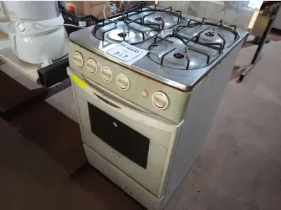 LOTE 247 - 01 FOGÃO 04 BOCAS MARCA DE VILLE. (NO ESTADO) ATENÇÃO! FAZER A VISITAÇÃO ANTES DE ARREMATAR, NÃO SABEMOS SE FUNCIONA. LEILÃO NÃO TEM GARANTIA E NEM DEVOLUÇÃO, SUJEITO A POSSÍVEIS AVARIAS VISÍVEIS/OCULTAS E/OU AUSÊNCIA DE COMPONENTES.