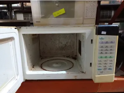 LOTE 105 - 03 MICRO-ONDAS PARA RETIRADA DE PEÇAS. (NO ESTADO) ATENÇÃO! FAZER A VISITAÇÃO ANTES DE ARREMATAR, NÃO SABEMOS SE FUNCIONA. LEILÃO NÃO TEM GARANTIA E NEM DEVOLUÇÃO, SUJEITO A POSSÍVEIS AVARIAS VISÍVEIS/OCULTAS E/OU AUSÊNCIA DE COMPONENTES.