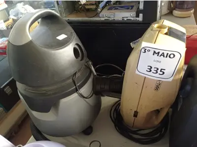 LOTE 335 - 03 ASPIRADORES DE PÓ COM AVARIAS. (NO ESTADO) ATENÇÃO! FAZER A VISITAÇÃO ANTES DE ARREMATAR, NÃO SABEMOS SE FUNCIONA. LEILÃO NÃO TEM GARANTIA E NEM DEVOLUÇÃO, SUJEITO A POSSÍVEIS AVARIAS VISÍVEIS/OCULTAS E/OU AUSÊNCIA DE COMPONENTES.