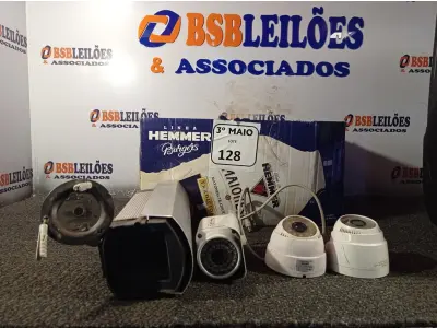 LOTE 128 - 01 LOTE COM VÁRIAS CÂMERAS DE SEGURANÇA MARCAS E MODELOS DIVERSOS. (NO ESTADO) ATENÇÃO! FAZER A VISITAÇÃO ANTES DE ARREMATAR, NÃO SABEMOS SE FUNCIONA. LEILÃO NÃO TEM GARANTIA E NEM DEVOLUÇÃO, SUJEITO A POSSÍVEIS AVARIAS VISÍVEIS/OCULTAS E/OU AUSÊNCIA DE COMPONENTES.