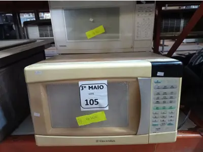 LOTE 105 - 03 MICRO-ONDAS PARA RETIRADA DE PEÇAS. (NO ESTADO) ATENÇÃO! FAZER A VISITAÇÃO ANTES DE ARREMATAR, NÃO SABEMOS SE FUNCIONA. LEILÃO NÃO TEM GARANTIA E NEM DEVOLUÇÃO, SUJEITO A POSSÍVEIS AVARIAS VISÍVEIS/OCULTAS E/OU AUSÊNCIA DE COMPONENTES.