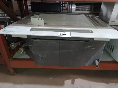 LOTE 104 - 01 EVAPORADORA DE TETO MARCA YORK. (NO ESTADO) ATENÇÃO! FAZER A VISITAÇÃO ANTES DE ARREMATAR, NÃO SABEMOS SE FUNCIONA. LEILÃO NÃO TEM GARANTIA E NEM DEVOLUÇÃO, SUJEITO A POSSÍVEIS AVARIAS VISÍVEIS/OCULTAS E/OU AUSÊNCIA DE COMPONENTES.