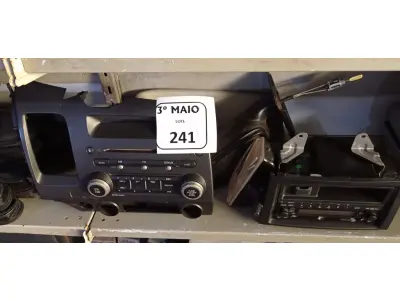 LOTE 241 - 01 LOTE COM DIVERSOS ACESSÓRIOS PARA VEÍCULOS E 02 APARELHOS DE SOM AUTOMOTIVO HONDA. (NO ESTADO) ATENÇÃO! FAZER A VISITAÇÃO ANTES DE ARREMATAR, NÃO SABEMOS SE FUNCIONA. LEILÃO NÃO TEM GARANTIA E NEM DEVOLUÇÃO, SUJEITO A POSSÍVEIS AVARIAS VISÍVEIS/OCULTAS E/OU AUSÊNCIA DE COMPONENTES.