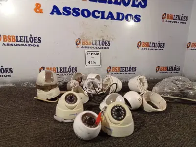 LOTE 315 - 01 LOTE COM VÁRIAS CÂMERAS DE SEGURANÇA. (NO ESTADO) ATENÇÃO! FAZER A VISITAÇÃO ANTES DE ARREMATAR, NÃO SABEMOS SE FUNCIONA. LEILÃO NÃO TEM GARANTIA E NEM DEVOLUÇÃO, SUJEITO A POSSÍVEIS AVARIAS VISÍVEIS/OCULTAS E/OU AUSÊNCIA DE COMPONENTES.