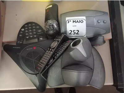 LOTE 252 - 01 APARELHO DE VÍDEO CONFERÊNCIA INCOMPLETO COM 02 CONTROLES. (NO ESTADO) ATENÇÃO! FAZER A VISITAÇÃO ANTES DE ARREMATAR, NÃO SABEMOS SE FUNCIONA. LEILÃO NÃO TEM GARANTIA E NEM DEVOLUÇÃO, SUJEITO A POSSÍVEIS AVARIAS VISÍVEIS/OCULTAS E/OU AUSÊNCIA DE COMPONENTES.