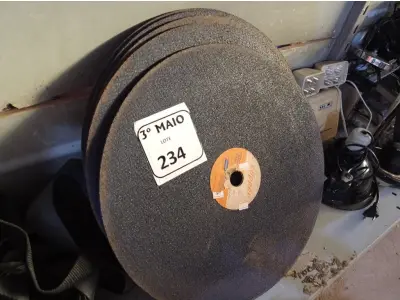 LOTE 234 - 05 DISCOS DE POLICORTE. (NO ESTADO) ATENÇÃO! FAZER A VISITAÇÃO ANTES DE ARREMATAR, NÃO SABEMOS SE FUNCIONA. LEILÃO NÃO TEM GARANTIA E NEM DEVOLUÇÃO, SUJEITO A POSSÍVEIS AVARIAS VISÍVEIS/OCULTAS E/OU AUSÊNCIA DE COMPONENTES.