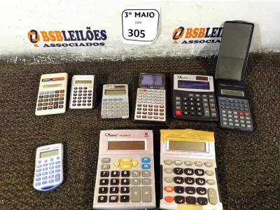 LOTE 305 - 09 CALCULADORAS DIVERSAS. (NO ESTADO) ATENÇÃO! FAZER A VISITAÇÃO ANTES DE ARREMATAR, NÃO SABEMOS SE FUNCIONA. LEILÃO NÃO TEM GARANTIA E NEM DEVOLUÇÃO, SUJEITO A POSSÍVEIS AVARIAS VISÍVEIS/OCULTAS E/OU AUSÊNCIA DE COMPONENTES.