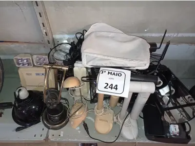 LOTE 244 - 01 LOTE COM DIVERSAS LUMINÁRIAS. (NO ESTADO) ATENÇÃO! FAZER A VISITAÇÃO ANTES DE ARREMATAR, NÃO SABEMOS SE FUNCIONA. LEILÃO NÃO TEM GARANTIA E NEM DEVOLUÇÃO, SUJEITO A POSSÍVEIS AVARIAS VISÍVEIS/OCULTAS E/OU AUSÊNCIA DE COMPONENTES.