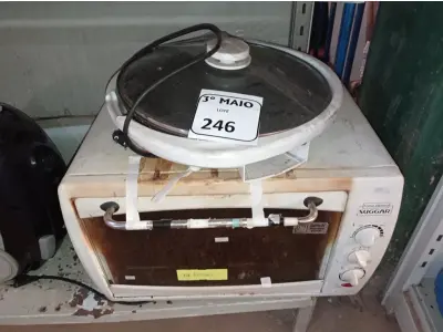 LOTE 246 - 01 FORNO SUGAR E 01 FRITADEIRA ELÉTRICA. (NO ESTADO) ATENÇÃO! FAZER A VISITAÇÃO ANTES DE ARREMATAR, NÃO SABEMOS SE FUNCIONA. LEILÃO NÃO TEM GARANTIA E NEM DEVOLUÇÃO, SUJEITO A POSSÍVEIS AVARIAS VISÍVEIS/OCULTAS E/OU AUSÊNCIA DE COMPONENTES.