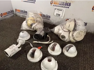 LOTE 298 - 01 LOTE COM VÁRIAS CÂMERAS DE SEGURANÇA. (NO ESTADO) ATENÇÃO! FAZER A VISITAÇÃO ANTES DE ARREMATAR, NÃO SABEMOS SE FUNCIONA. LEILÃO NÃO TEM GARANTIA E NEM DEVOLUÇÃO, SUJEITO A POSSÍVEIS AVARIAS VISÍVEIS/OCULTAS E/OU AUSÊNCIA DE COMPONENTES.