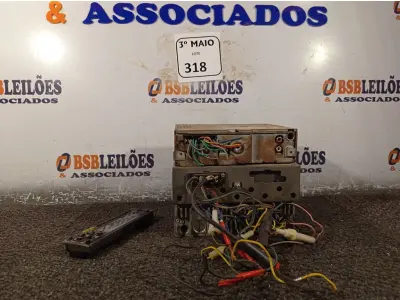 LOTE 318 - 03 APARELHOS DE SOM AUTOMOTIVO PARA RETIRADA DE PEÇAS. (NO ESTADO) ATENÇÃO! FAZER A VISITAÇÃO ANTES DE ARREMATAR, NÃO SABEMOS SE FUNCIONA. LEILÃO NÃO TEM GARANTIA E NEM DEVOLUÇÃO, SUJEITO A POSSÍVEIS AVARIAS VISÍVEIS/OCULTAS E/OU AUSÊNCIA DE COMPONENTES.