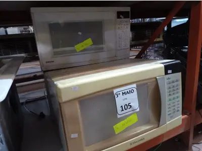 LOTE 105 - 03 MICRO-ONDAS PARA RETIRADA DE PEÇAS. (NO ESTADO) ATENÇÃO! FAZER A VISITAÇÃO ANTES DE ARREMATAR, NÃO SABEMOS SE FUNCIONA. LEILÃO NÃO TEM GARANTIA E NEM DEVOLUÇÃO, SUJEITO A POSSÍVEIS AVARIAS VISÍVEIS/OCULTAS E/OU AUSÊNCIA DE COMPONENTES.
