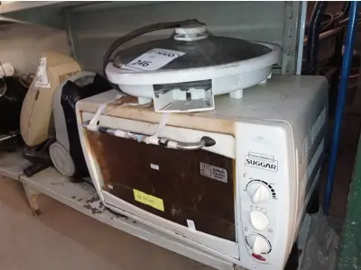 LOTE 246 - 01 FORNO SUGAR E 01 FRITADEIRA ELÉTRICA. (NO ESTADO) ATENÇÃO! FAZER A VISITAÇÃO ANTES DE ARREMATAR, NÃO SABEMOS SE FUNCIONA. LEILÃO NÃO TEM GARANTIA E NEM DEVOLUÇÃO, SUJEITO A POSSÍVEIS AVARIAS VISÍVEIS/OCULTAS E/OU AUSÊNCIA DE COMPONENTES.