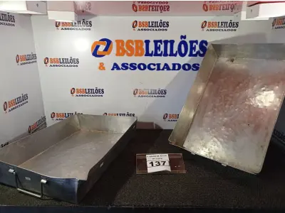 LOTE 137 - 02 BANDEJAS EM INOX. (NO ESTADO) ATENÇÃO! FAZER A VISITAÇÃO ANTES DE ARREMATAR, NÃO SABEMOS SE FUNCIONA. LEILÃO NÃO TEM GARANTIA E NEM DEVOLUÇÃO, SUJEITO A POSSÍVEIS AVARIAS VISÍVEIS/OCULTAS E/OU AUSÊNCIA DE COMPONENTES.