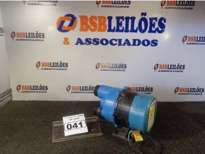 LOTE 041 - 01 MOTO BOMBA MODELO: 003 736 WATTS 1,0CV) 220V. (NO ESTADO) ATENÇÃO! FAZER A VISITAÇÃO ANTES DE ARREMATAR, NÃO SABEMOS SE FUNCIONA. LEILÃO NÃO TEM GARANTIA E NEM DEVOLUÇÃO, SUJEITO A POSSÍVEIS AVARIAS VISÍVEIS/OCULTAS E/OU AUSÊNCIA DE COMPONENTES.