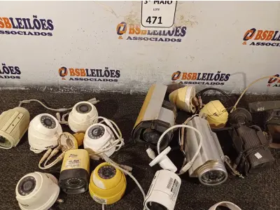 LOTE 471 - 01 LOTE COM CÂMERAS DE SEGURANÇA. (NO ESTADO) ATENÇÃO! FAZER A VISITAÇÃO ANTES DE ARREMATAR, NÃO SABEMOS SE FUNCIONA. LEILÃO NÃO TEM GARANTIA E NEM DEVOLUÇÃO, SUJEITO A POSSÍVEIS AVARIAS VISÍVEIS/OCULTAS E/OU AUSÊNCIA DE COMPONENTES.