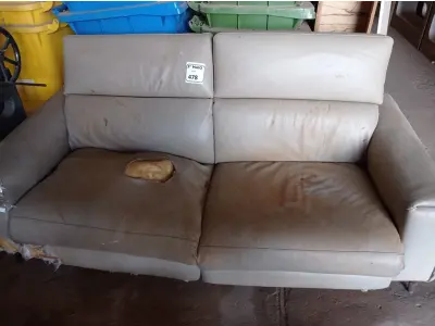 LOTE 478 - 01 SOFÁ ELÉTRICO 02 LUGARES. (NO ESTADO) ATENÇÃO! FAZER A VISITAÇÃO ANTES DE ARREMATAR, NÃO SABEMOS SE FUNCIONA. LEILÃO NÃO TEM GARANTIA E NEM DEVOLUÇÃO, SUJEITO A POSSÍVEIS AVARIAS VISÍVEIS/OCULTAS E/OU AUSÊNCIA DE COMPONENTES.