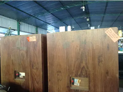 LOTE 353 - 02 CAIXAS DE SOM COLMÉIA. (NO ESTADO) ATENÇÃO! FAZER A VISITAÇÃO ANTES DE ARREMATAR, NÃO SABEMOS SE FUNCIONA. LEILÃO NÃO TEM GARANTIA E NEM DEVOLUÇÃO, SUJEITO A POSSÍVEIS AVARIAS VISÍVEIS/OCULTAS E/OU AUSÊNCIA DE COMPONENTES.