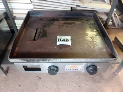 LOTE 048 - 01 CHAPA A GÁS MARCA TEDESCO. (NO ESTADO) ATENÇÃO! FAZER A VISITAÇÃO ANTES DE ARREMATAR, NÃO SABEMOS SE FUNCIONA. LEILÃO NÃO TEM GARANTIA E NEM DEVOLUÇÃO, SUJEITO A POSSÍVEIS AVARIAS VISÍVEIS/OCULTAS E/OU AUSÊNCIA DE COMPONENTES.