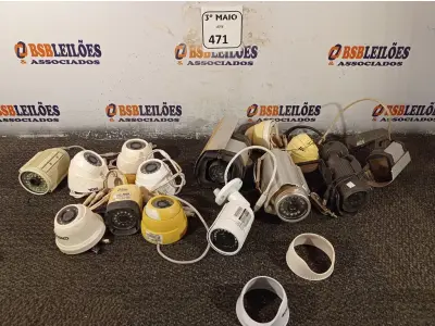 LOTE 471 - 01 LOTE COM CÂMERAS DE SEGURANÇA. (NO ESTADO) ATENÇÃO! FAZER A VISITAÇÃO ANTES DE ARREMATAR, NÃO SABEMOS SE FUNCIONA. LEILÃO NÃO TEM GARANTIA E NEM DEVOLUÇÃO, SUJEITO A POSSÍVEIS AVARIAS VISÍVEIS/OCULTAS E/OU AUSÊNCIA DE COMPONENTES.