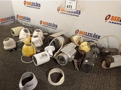 LOTE 471 - 01 LOTE COM CÂMERAS DE SEGURANÇA. (NO ESTADO) ATENÇÃO! FAZER A VISITAÇÃO ANTES DE ARREMATAR, NÃO SABEMOS SE FUNCIONA. LEILÃO NÃO TEM GARANTIA E NEM DEVOLUÇÃO, SUJEITO A POSSÍVEIS AVARIAS VISÍVEIS/OCULTAS E/OU AUSÊNCIA DE COMPONENTES.